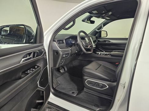 New 2026 Jeep Grand Wagoneer L 4WD w/ HD Trailer Tow Package image 22