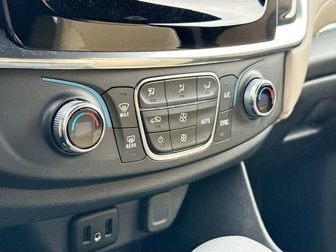 Used 2023 Chevrolet Traverse LS image 17