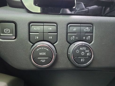 Certified 2023 Chevrolet Silverado 1500 ZR2 w/ Technology Package AWD/4WD image 13