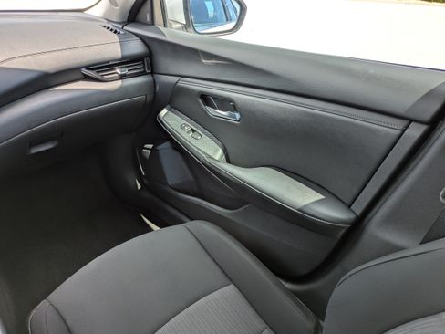 Used 2024 Nissan Sentra SV FWD image 16