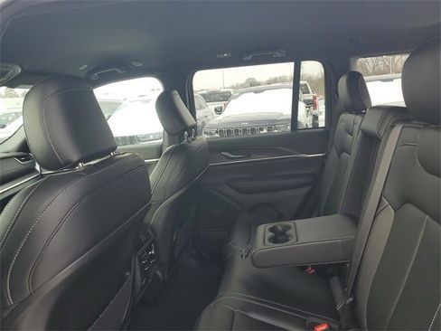 New 2025 Jeep Grand Cherokee Limited w/ Trailer Tow Package image 10