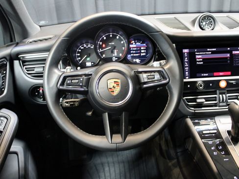 Certified 2024 Porsche Macan image 20