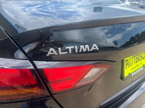 Used 2025 Nissan Altima 2.5 SV FWD image 9