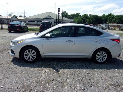 Used 2019 Hyundai Accent SE FWD image 4