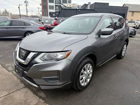 Used 2017 Nissan Rogue S image 3