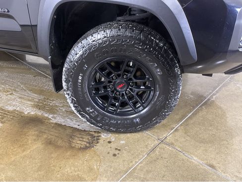 Used 2020 Toyota Tacoma TRD Off-Road image 14