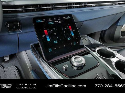 Certified 2025 Cadillac Escalade IQ Luxury 2 w/ LPO, Premium Carpet Package AWD/4WD image 17