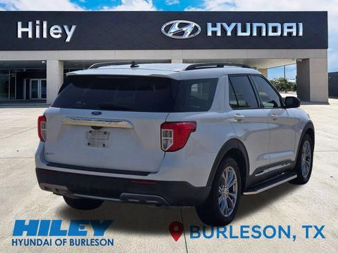 Used 2021 Ford Explorer XLT w/ Equipment Group 202A RWD image 4