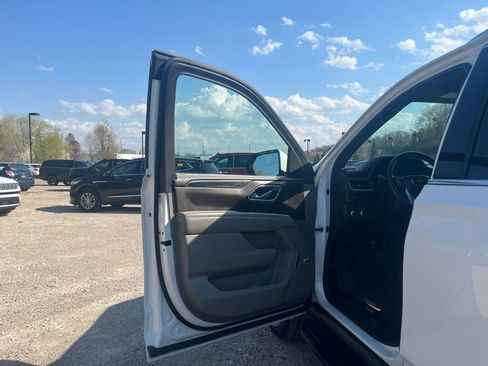 Used 2021 GMC Yukon XL SLT w/ Rear Media and Nav Package AWD/4WD image 18