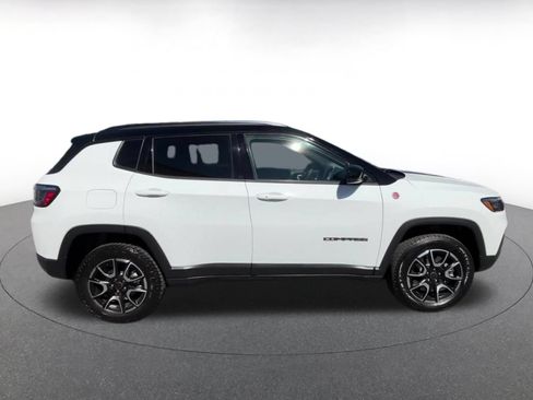Used 2025 Jeep Compass Trailhawk AWD/4WD image 16
