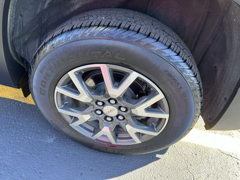 Used 2023 GMC Acadia SLE w/ Driver Convenience Package image 10