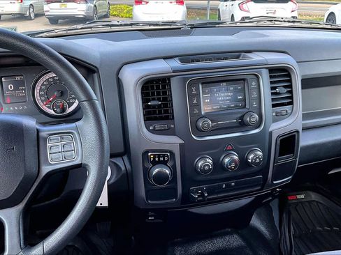 Used 2019 RAM 1500 Tradesman w/ Chrome Appearance Group RWD image 6
