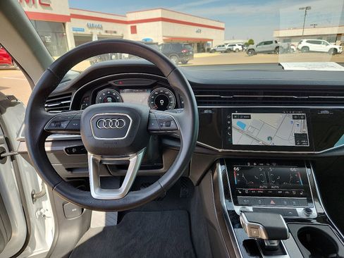 Used 2023 Audi Q8 Premium Plus image 11