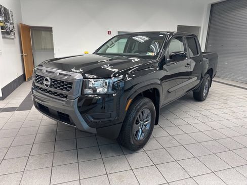 Used 2025 Nissan Frontier SV image 8