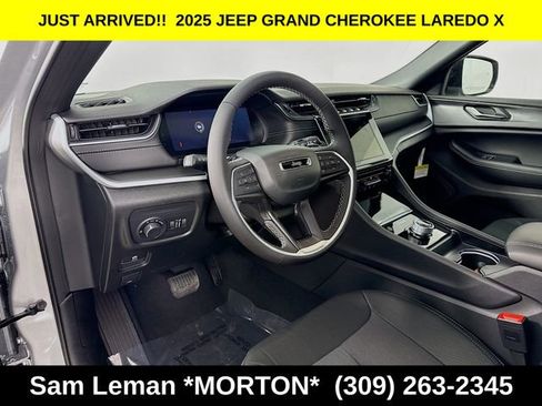 New 2025 Jeep Grand Cherokee L Laredo image 9