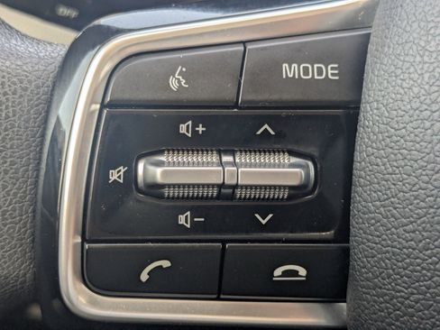 Certified 2023 Kia Sorento LX image 30