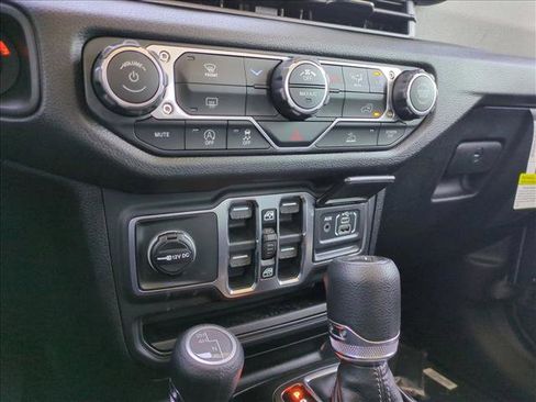 New 2026 Jeep Gladiator Sport AWD/4WD image 10