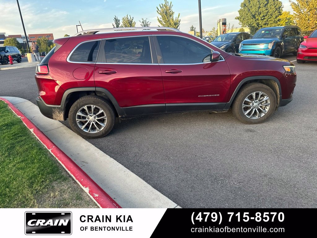 Used 2021 Jeep Cherokee Latitude Lux w/ Sun & Sound Group AWD/4WD image 3