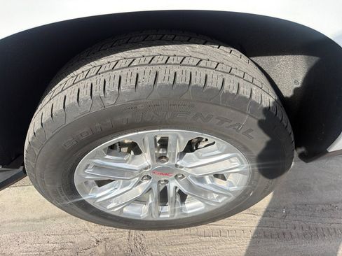 Used 2023 GMC Yukon SLT w/ SLT Luxury Package RWD image 8