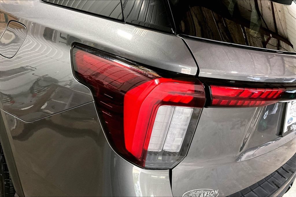 Certified 2025 Ford Explorer ST-Line AWD/4WD image 11