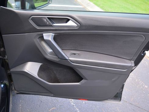 Used 2019 Volkswagen Tiguan SE w/ Panoramic Sunroof Package AWD/4WD image 19