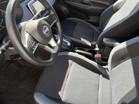 Used 2023 Nissan Versa SV FWD image 9