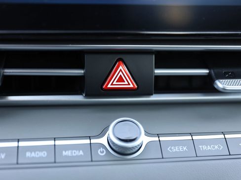 Certified 2023 Hyundai Elantra SEL w/ Convenience Package FWD image 23