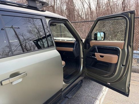 Certified 2025 Land Rover Defender 110 X-Dynamic SE image 14