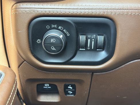 Used 2019 RAM 1500 Limited AWD/4WD image 14