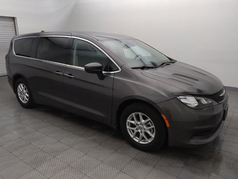 Used 2023 Chrysler Voyager LX FWD image 11