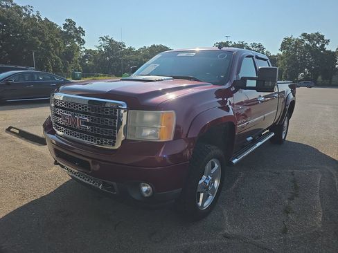 Used 2013 GMC Sierra 2500 Denali w/ Suspension Package, Off-Road AWD/4WD image 3