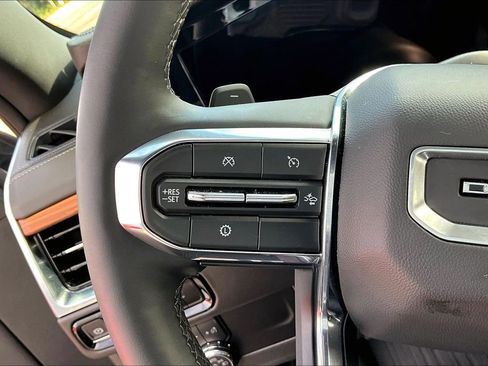 Used 2025 GMC Yukon XL Denali image 11