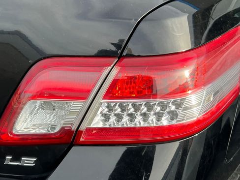 Used 2011 Toyota Camry LE image 16