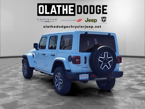 Used 2025 Jeep Wrangler Unlimited Sahara AWD/4WD image 3