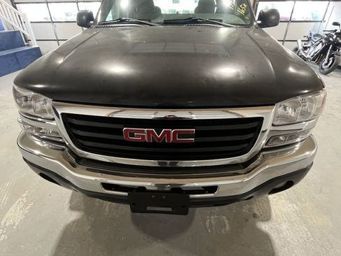 Used 2004 GMC Sierra 1500 SLE w/ Suspension Package, Off-Road image 4