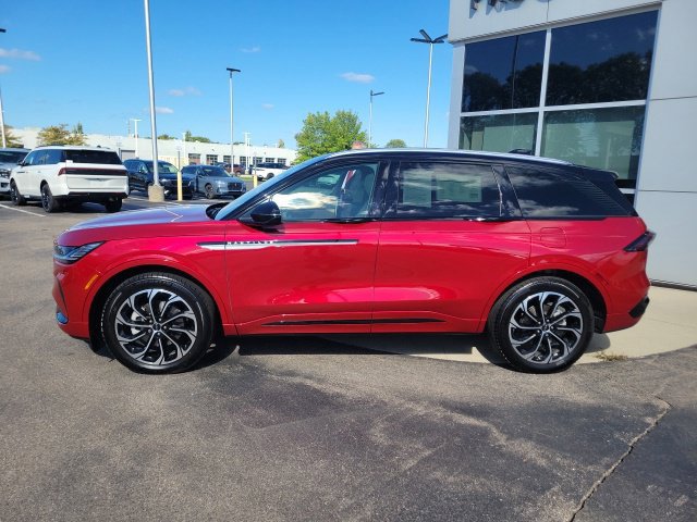 Certified 2025 Lincoln Nautilus Reserve AWD/4WD image 3