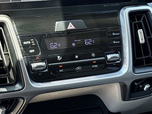 Used 2023 Kia Sorento EX w/ Panoramic Sunroof Package FWD image 22