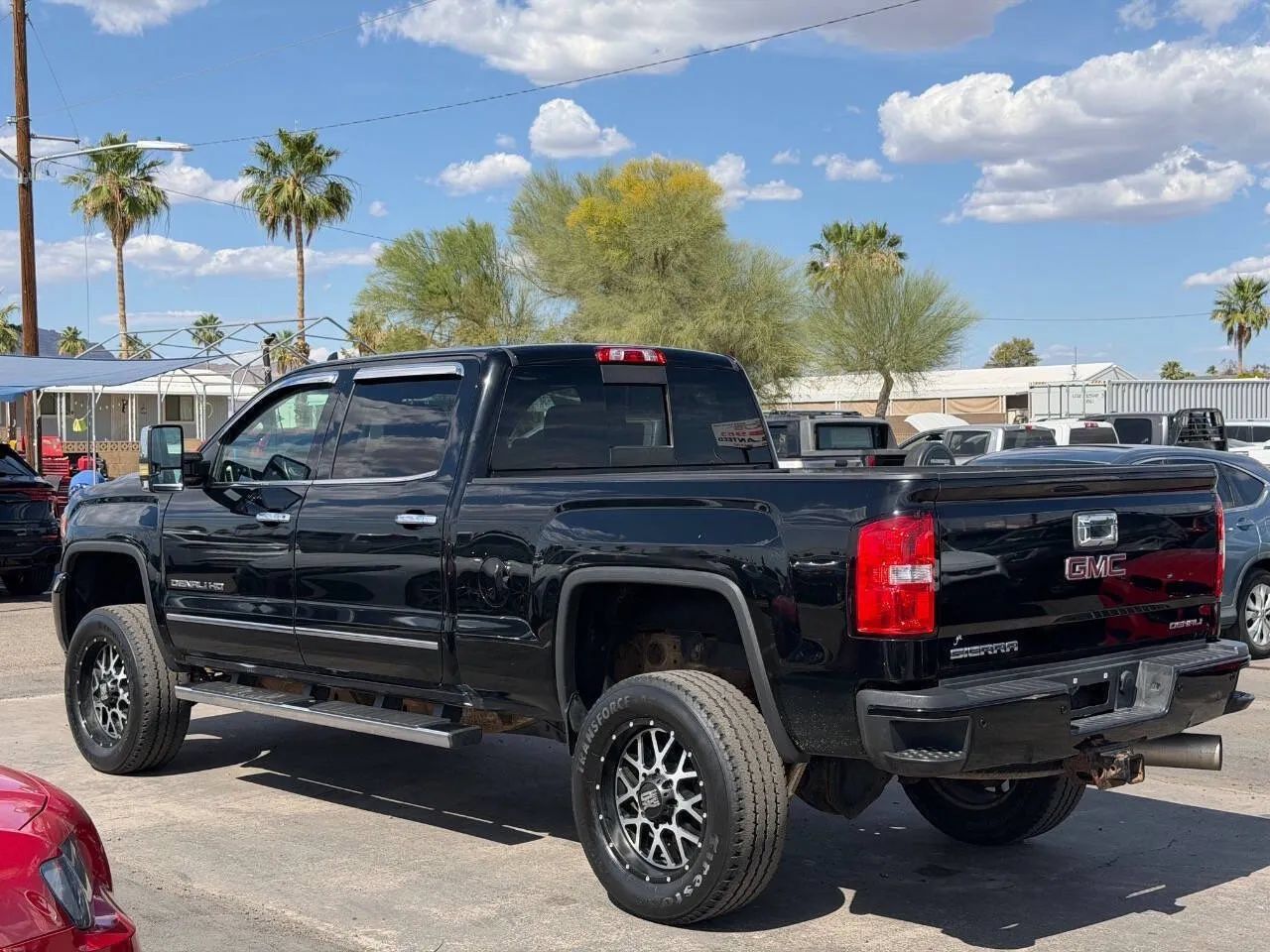 Used 2017 GMC Sierra 2500 Denali w/ Duramax Plus Package AWD/4WD image 5