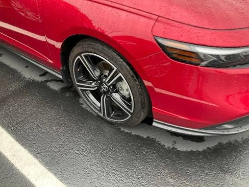 Used 2025 Honda Accord Sport image 3