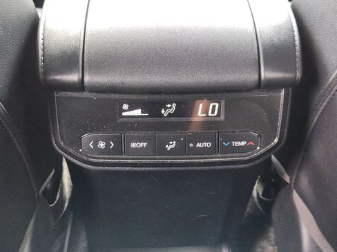 Used 2023 Toyota Highlander XLE AWD/4WD image 23