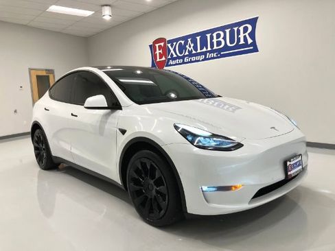Used 2022 Tesla Model Y Long Range image 1