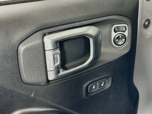 Used 2019 Jeep Wrangler Sport AWD/4WD image 17