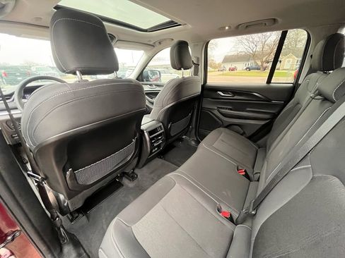 Used 2023 Jeep Grand Cherokee Laredo X image 25