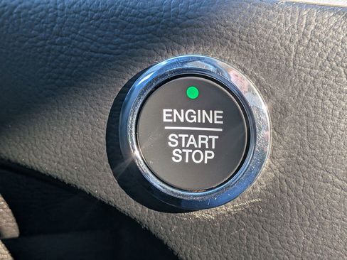 Used 2021 Ford Edge SE image 16