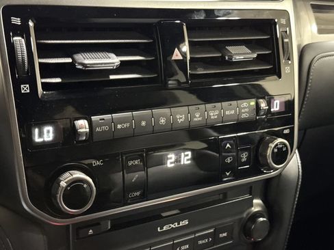 Used 2023 Lexus GX 460 Luxury w/ Sport Design Package AWD/4WD image 17