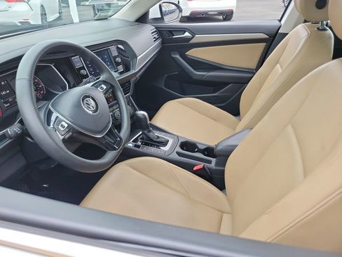 Used 2020 Volkswagen Jetta SE w/ SE Cold Weather Package FWD image 3
