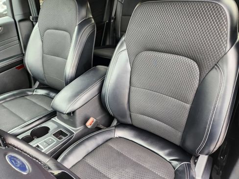 Used 2024 Ford Escape SE FWD image 10