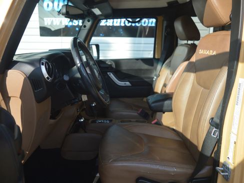 Used 2013 Jeep Wrangler Unlimited Sahara w/ Connectivity Group image 10