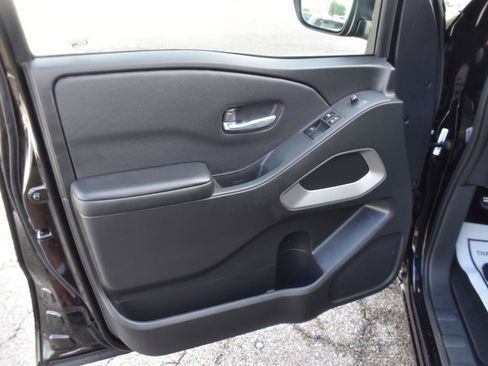 Used 2025 Nissan Frontier SV RWD image 24