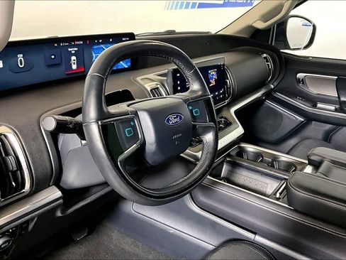 Used 2025 Ford Expedition Platinum AWD/4WD image 10